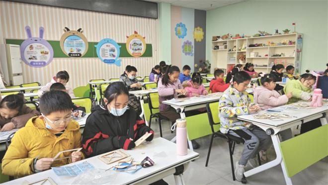 区青少年周末课堂科普3D投影技术麻将胡了2游戏入口武汉长江明珠社(图2)