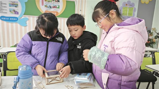 区青少年周末课堂科普3D投影技术麻将胡了2游戏入口武汉长江明珠社(图3)
